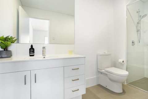 Minimalist Penthouse Condo With Skyline Vistas - Accommodation in Brisbane 3