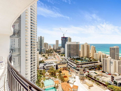 Modern 2BR Apartment In Chevron Renaissance - Accommodation in Brisbane 1