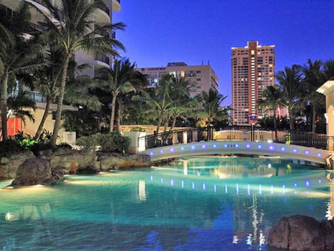 Modern 2BR Apartment In Chevron Renaissance - Accommodation in Brisbane 0
