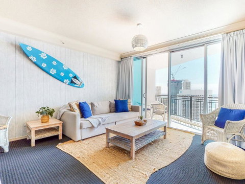 Modern 2BR Apartment In Chevron Renaissance - Accommodation in Brisbane 3