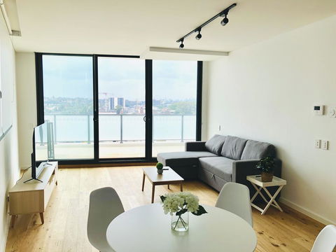 Modern Designer 2BR Apartment Near Airport & Beach - Accommodation in Brisbane 1