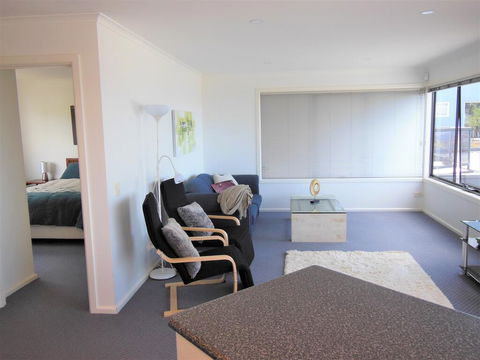 Modern Hobart Apartment With Stunning Views - Accommodation in Brisbane 3