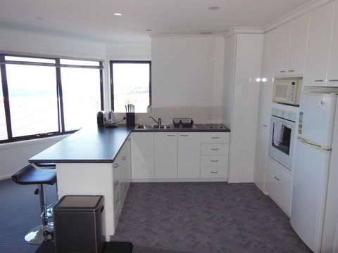 Modern Hobart Apartment With Stunning Views - Accommodation in Brisbane 2