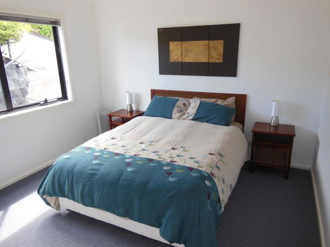 Modern Hobart Apartment With Stunning Views - Accommodation in Brisbane 1