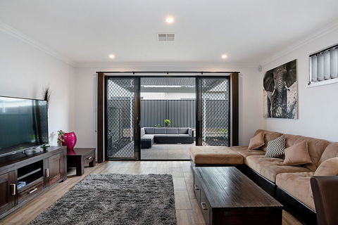 Modern Luxury At Christies Beach - Accommodation in Brisbane 2
