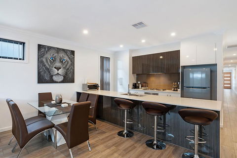 Modern Luxury At Christies Beach - Accommodation in Brisbane 1