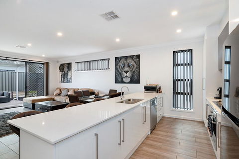 Modern Luxury At Christies Beach - Accommodation in Brisbane 0