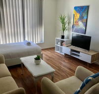 Modern Unit Near To Surfers Paradise - Accommodation in Brisbane