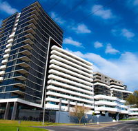 Modern Clean Luxury at the Right Price..... - Accommodation in Brisbane