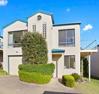 NELSON COVE 2 - Townhouse a Short Walk to Town - Accommodation in Brisbane