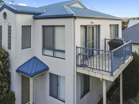 NELSON COVE 2 - Townhouse A Short Walk To Town - Accommodation in Brisbane 2