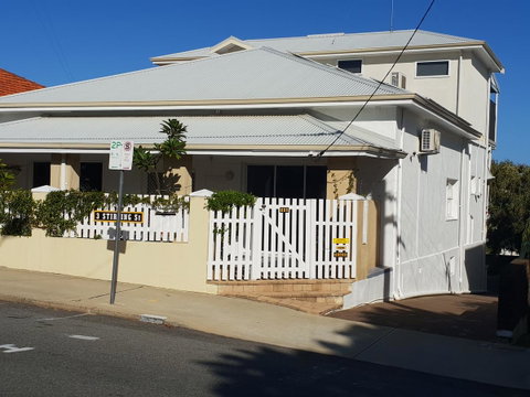Stirling Apartments - Studio 1 - Accommodation in Brisbane 2