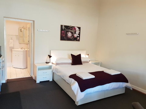 Stirling Apartments - Studio 1 - Accommodation in Brisbane 0