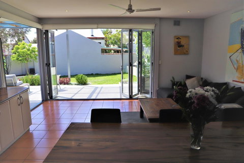 Fremantle Heritage Home For You To Enjoy! - Accommodation in Brisbane 11
