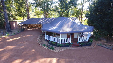 Quiet Escapes Cottages - Accommodation in Brisbane 0