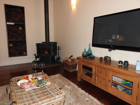 Quiet Escapes Cottages - Accommodation in Brisbane 10