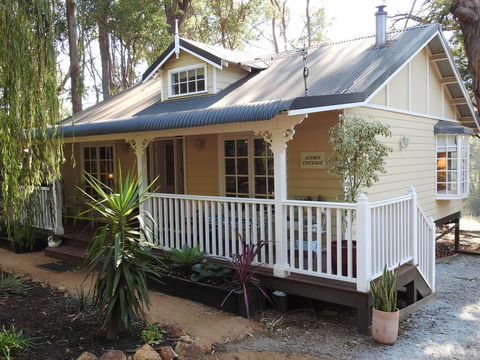 Quiet Escapes Cottages - Accommodation in Brisbane 3
