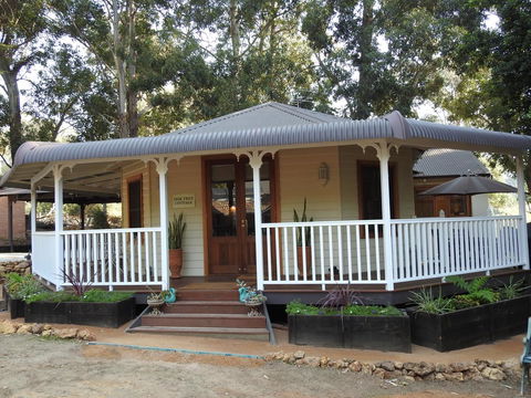 Quiet Escapes Cottages - Accommodation in Brisbane 11