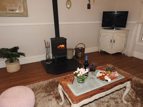 Quiet Escapes Cottages - Accommodation in Brisbane 4