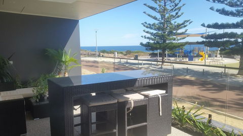 Mandurah Beach Front Apartment - Accommodation in Brisbane 0