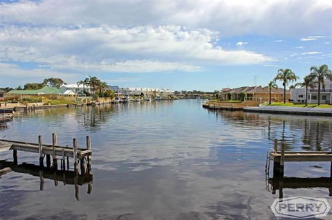 Waterside Canal Dreams - Accommodation in Brisbane 2