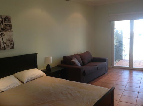 Waterside Canal Dreams - Accommodation in Brisbane 21