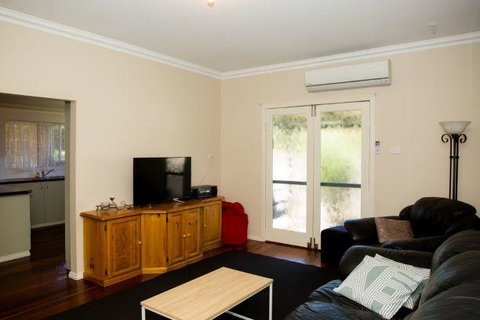 Yvonnes Rest Holiday Home - Accommodation in Brisbane 6
