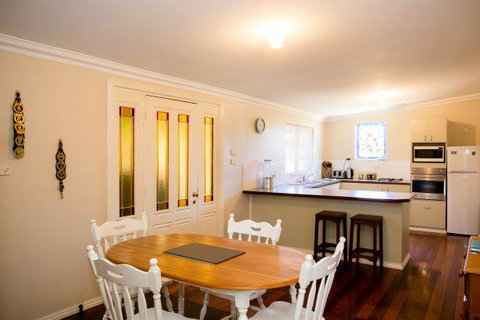 Yvonnes Rest Holiday Home - Accommodation in Brisbane 0