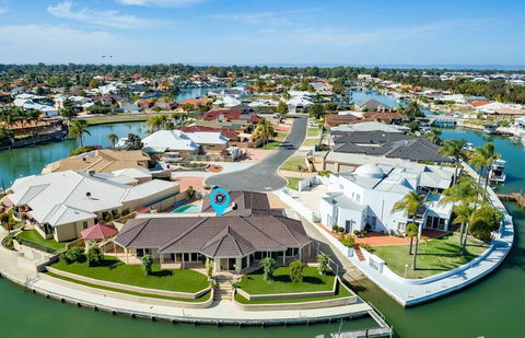 LA ANCHOR ON THE CANALS (MANDURAH) - Accommodation in Brisbane 0