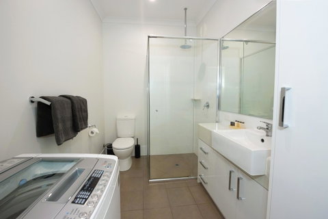 Latitude20 Searipple Rd - Accommodation in Brisbane 9