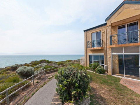 Caravel Beach House Mandurah - Accommodation in Brisbane 0