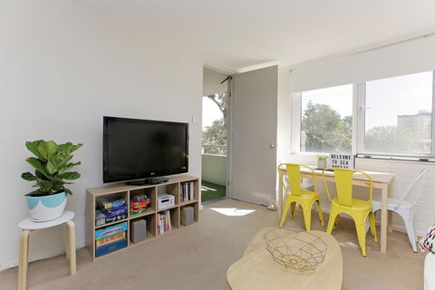 SEA BREEZE â€“ Between Cottesloe Beach & Swan River - Accommodation in Brisbane 1