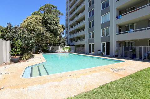 SEA BREEZE â€“ Between Cottesloe Beach & Swan River - Accommodation in Brisbane 4