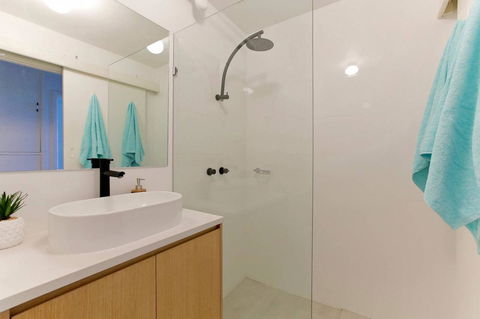 SEA BREEZE â€“ Between Cottesloe Beach & Swan River - Accommodation in Brisbane 11