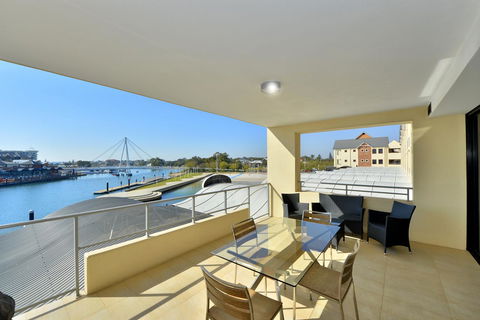 Dolphin Quay Apartments - Accommodation in Brisbane 9