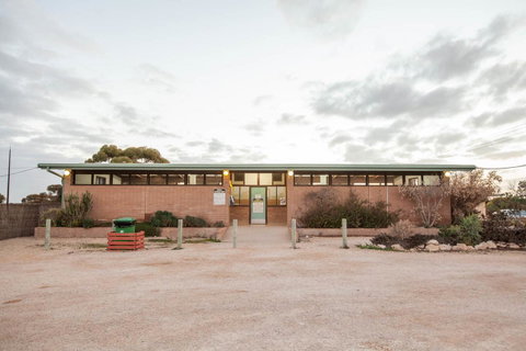 EUCLA MOTOR HOTEL - Accommodation in Brisbane 9