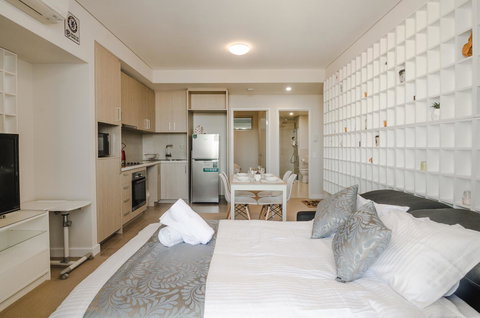 Boutique Carousel Apartment - Accommodation in Brisbane 9