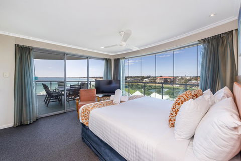 A 406 FANTASTIC OCEAN BEACH And MARINA VIEW APT - MANDURAH - Accommodation in Brisbane 13
