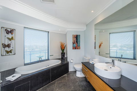 A 406 FANTASTIC OCEAN BEACH And MARINA VIEW APT - MANDURAH - Accommodation in Brisbane 14