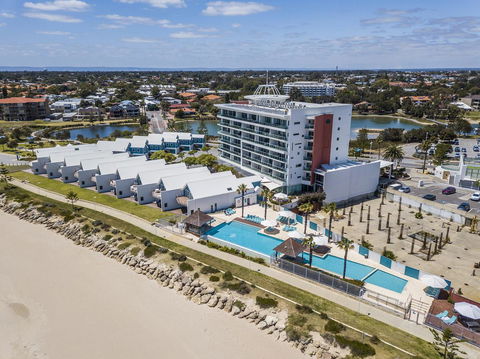A 406 FANTASTIC OCEAN BEACH And MARINA VIEW APT - MANDURAH - Accommodation in Brisbane 7