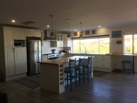 Halls Head Beach House - Accommodation in Brisbane 4