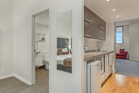 Mantra One Sandy Bay Road - Accommodation in Brisbane 9