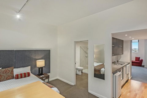 Mantra One Sandy Bay Road - Accommodation in Brisbane 12