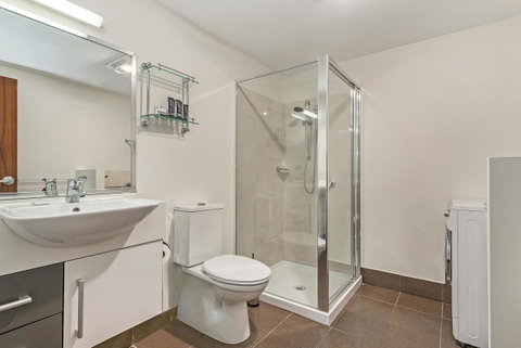 Mantra One Sandy Bay Road - Accommodation in Brisbane 11
