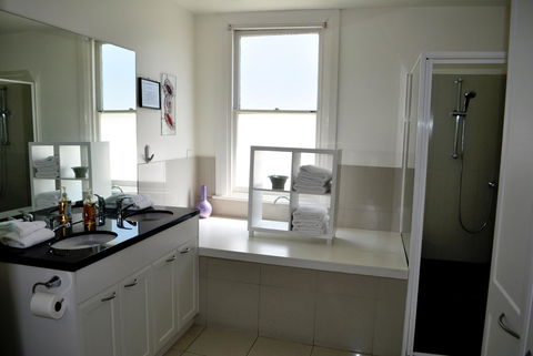 Belton Apartments-Hedge Cottage - Accommodation in Brisbane 14