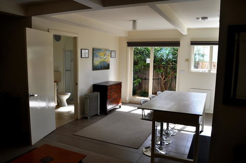 Belton Apartments-Hedge Cottage - Accommodation in Brisbane 2