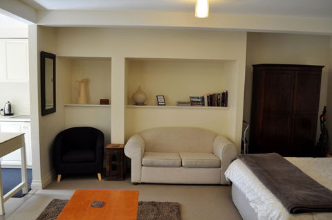 Belton Apartments-Hedge Cottage - Accommodation in Brisbane 6