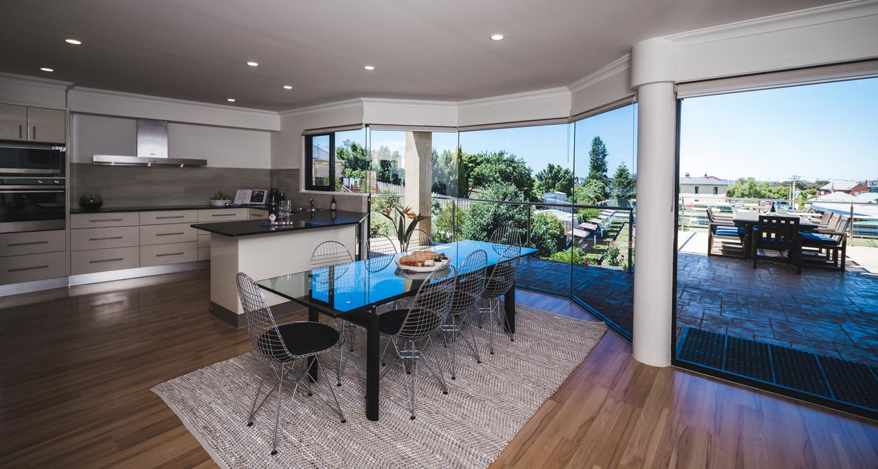 Oakdowns TAS Accommodation in Brisbane