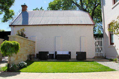 Old Bishop\'s Quarters Heritage, Modern & Unique Accommodation - Accommodation in Brisbane 14