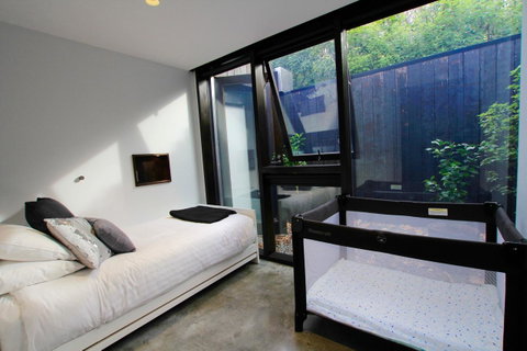 Old Bishop\'s Quarters Heritage, Modern & Unique Accommodation - Accommodation in Brisbane 1